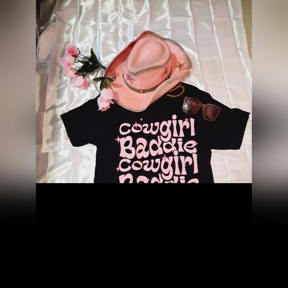🩷#Cowgirl baddie t-shirt. Hat sold separately 🐎 - Picture 16 of 17